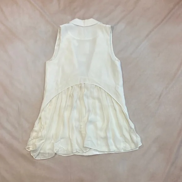 Elizabeth and James - Picture 2 of 8